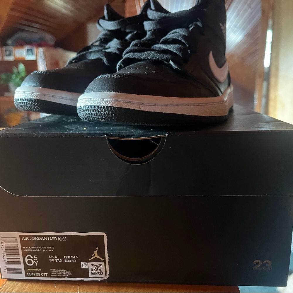 Jordan 1 Mid - - Picture 4 of 4